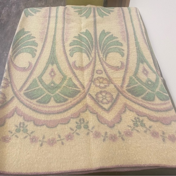 Vintage all wool reversible blanket. 80” x 70”. Excellent condition - Picture 3 of 7